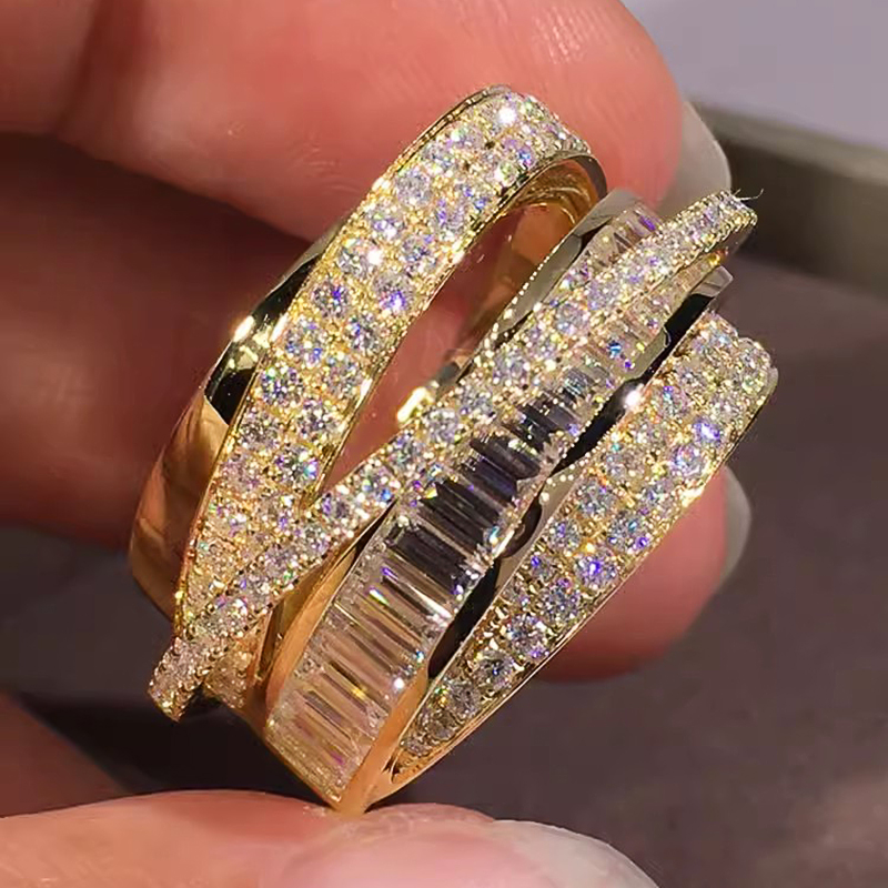 Huitan Bling Bling Goud Kleur Ringen Prachtige Vrouwen Bruiloft Accessoires Volledige Fonkelende Zirconia Party Luxe Trendy Sieraden