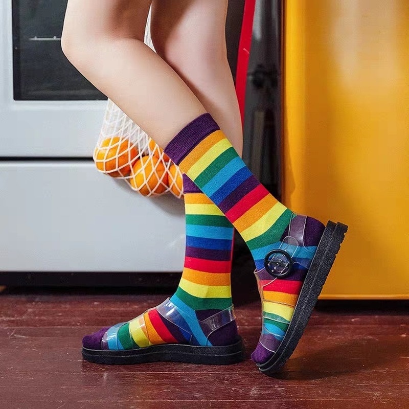 Höstrandig regnbåge dam strumpor japanes ins trend söta tubstrumpor för damer färgglada och roliga 405
