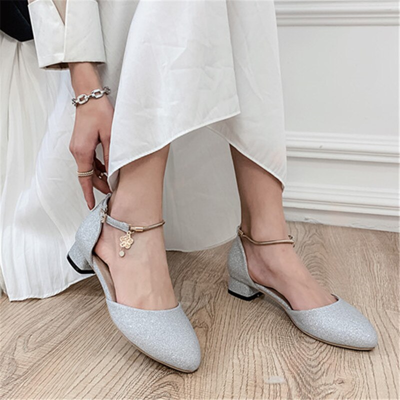 Odetina femmes flore paillettes bloc talon épais Mary Janes chaussures dames en métal décoration boucle sangle brillant cristal chaussures décontractées: Argent / 10