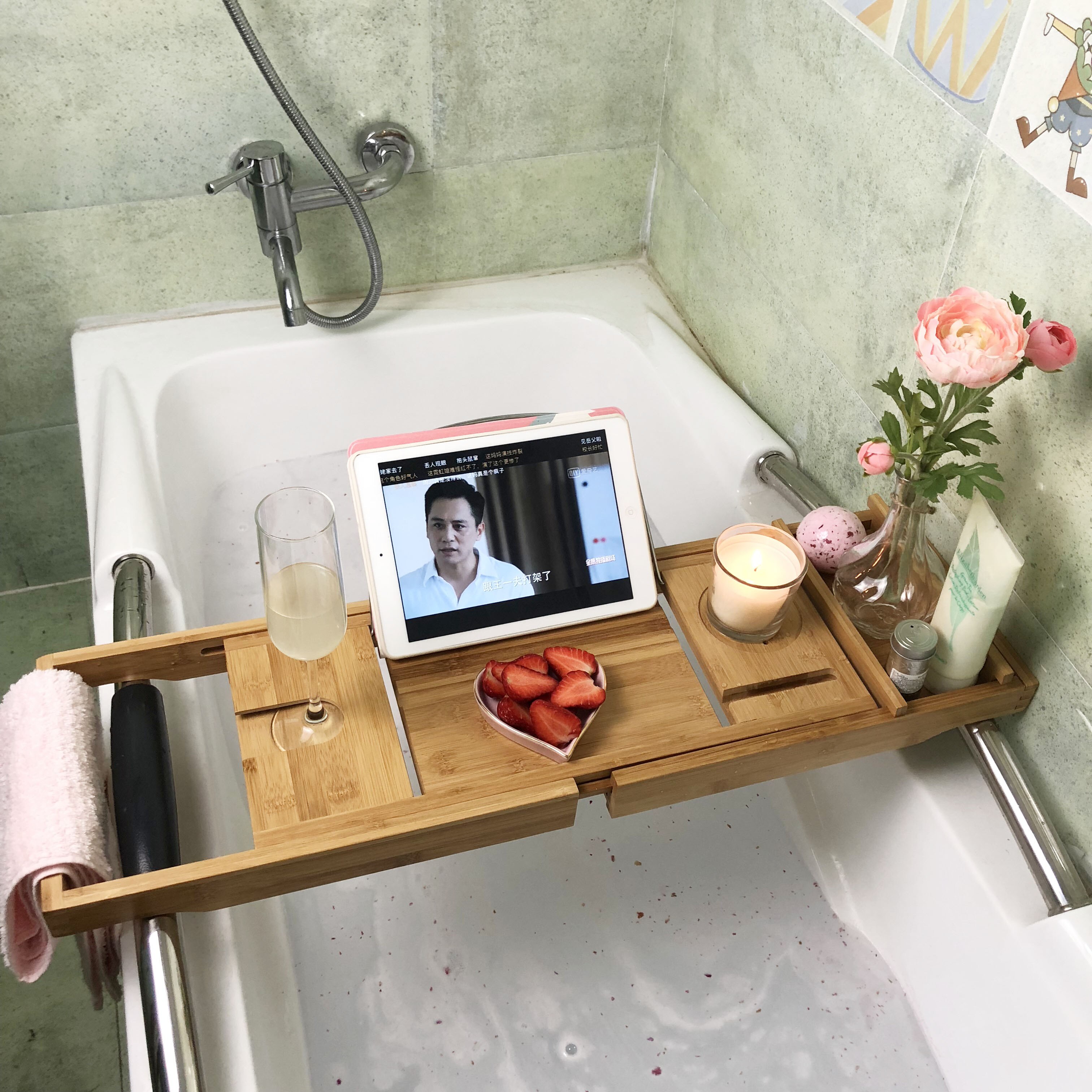 Een Bamboe Opslag Badkamer Houder Plank Voor Boek