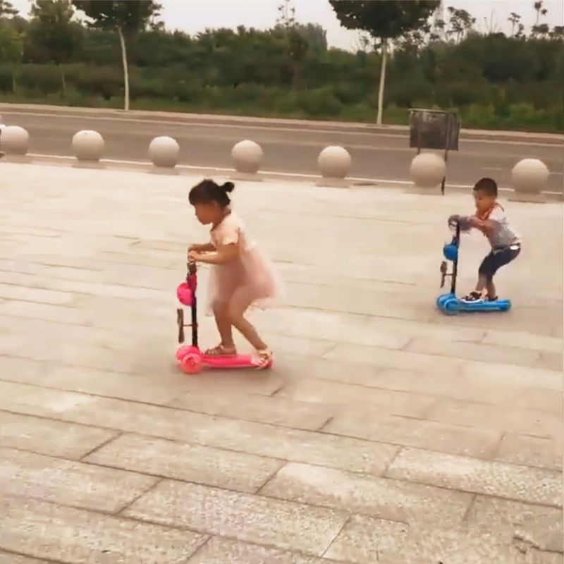 Mulino a vento Coccinella scooter Pieghevole e Regolabile in Altezza Magra per Guidare 3 Ruota Hoverboard E pattinare Elettrici per I Bambini bambino Delle Ragazze Dei Ragazzi di Età 3-8