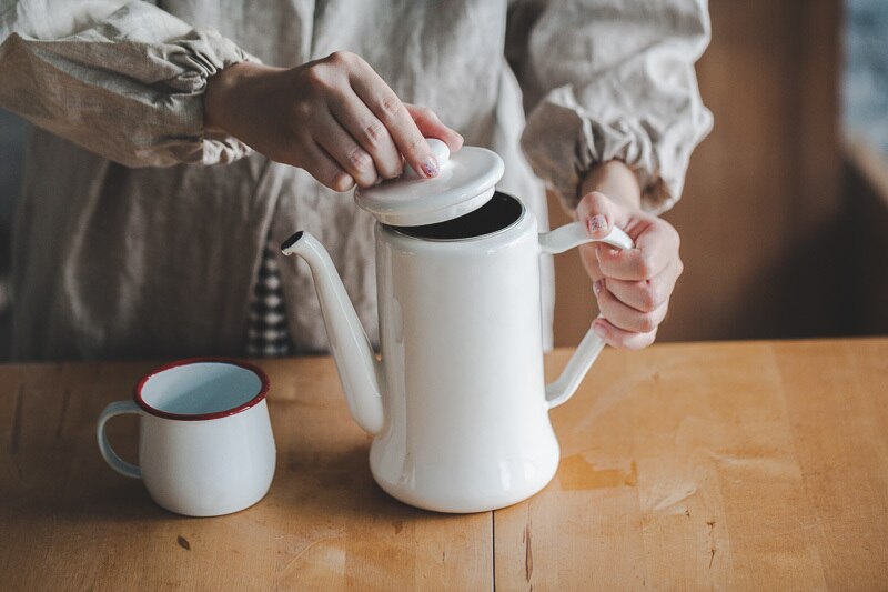 Emaille verdickt wasser wasserkocher retro kreative Nachahmung keramik teekanne kaffeekanne Filter bildschirm kalten wasser Tee topf krug 1.1L