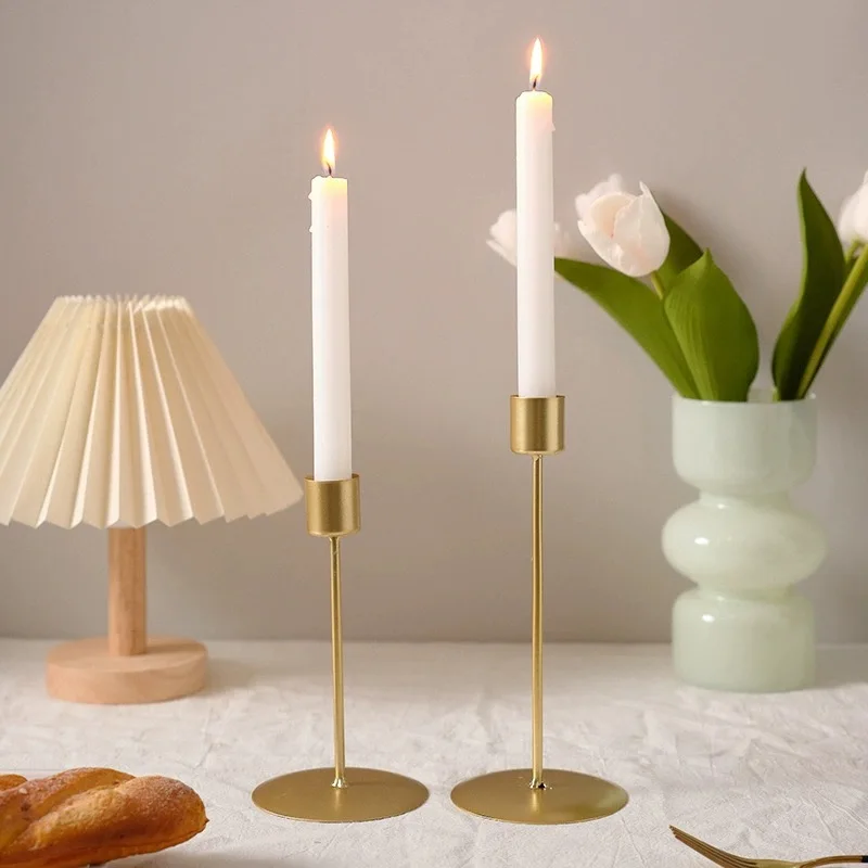Kerzenhalter, moderner Kerzenständer aus Metall, Hochzeitskerzenständer, exquisite Desktop-Party-Dekoration für die Heim- und Bürodekoration