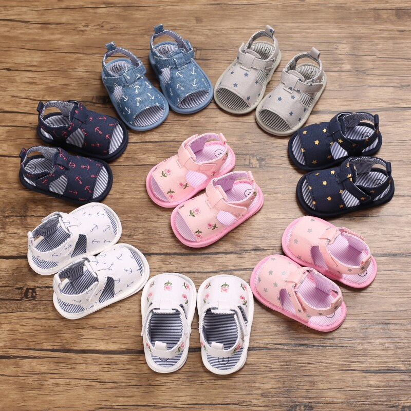 Rutschfeste sandalen für babys und mädchen, Ideal zum laufenlernen, mit weicher sohle, rutschfestem karomuster, schleife und stoffmuster.