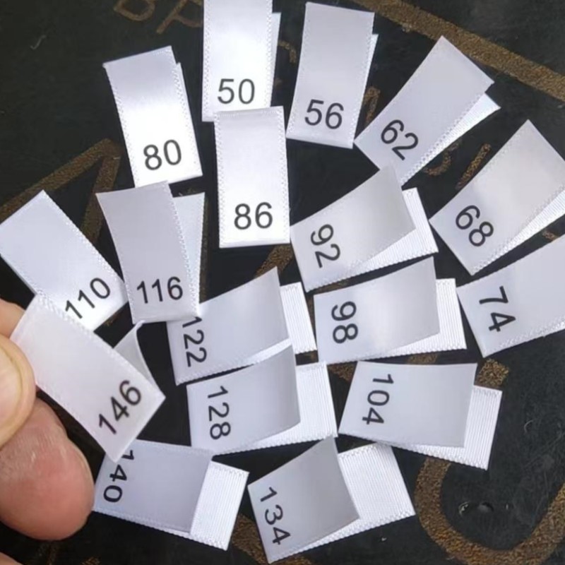 50 stks Satijn Maat Label voor baby 74 80 86 92 98 104 110 116 122 134 140 146 152 158 164 170 Print Sizing Labels
