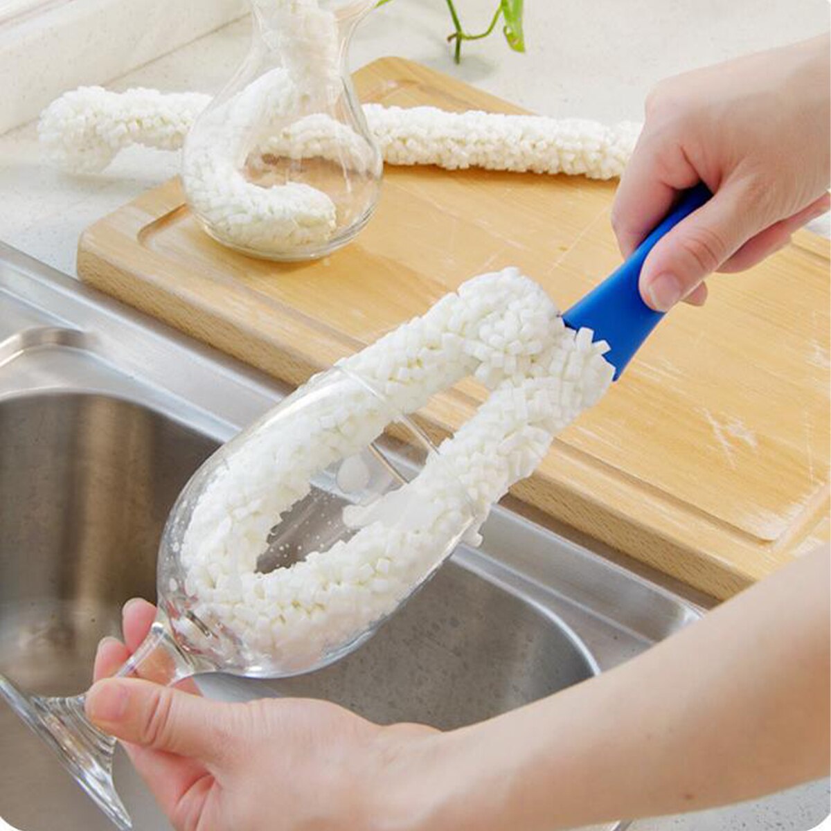 Multifunctional Tea Cup Brush Flexible Long Handle Bendable Foam Sponge Cleaning Brush Cleaning Tool For Goblets & Glass Cups