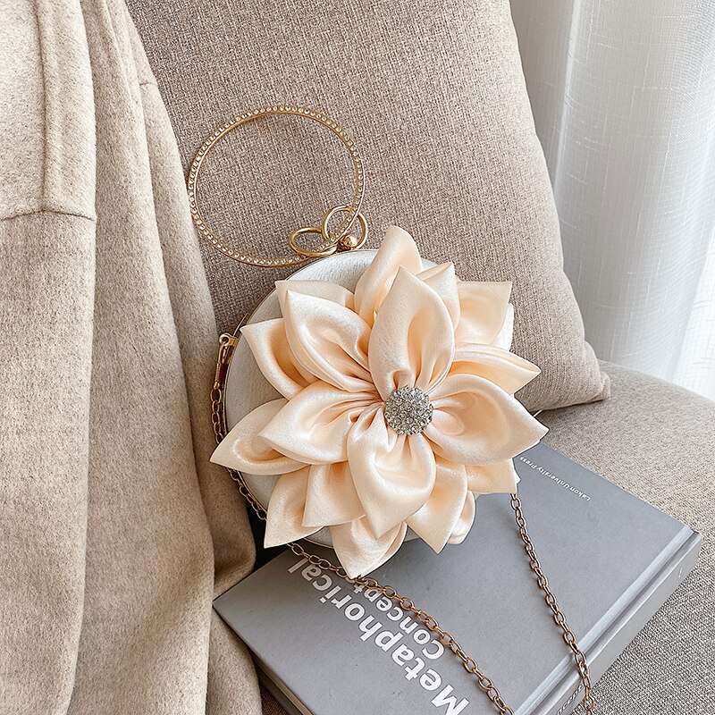 Mild damväska med diamantmetallring pu läderblomma axelväska: Beige