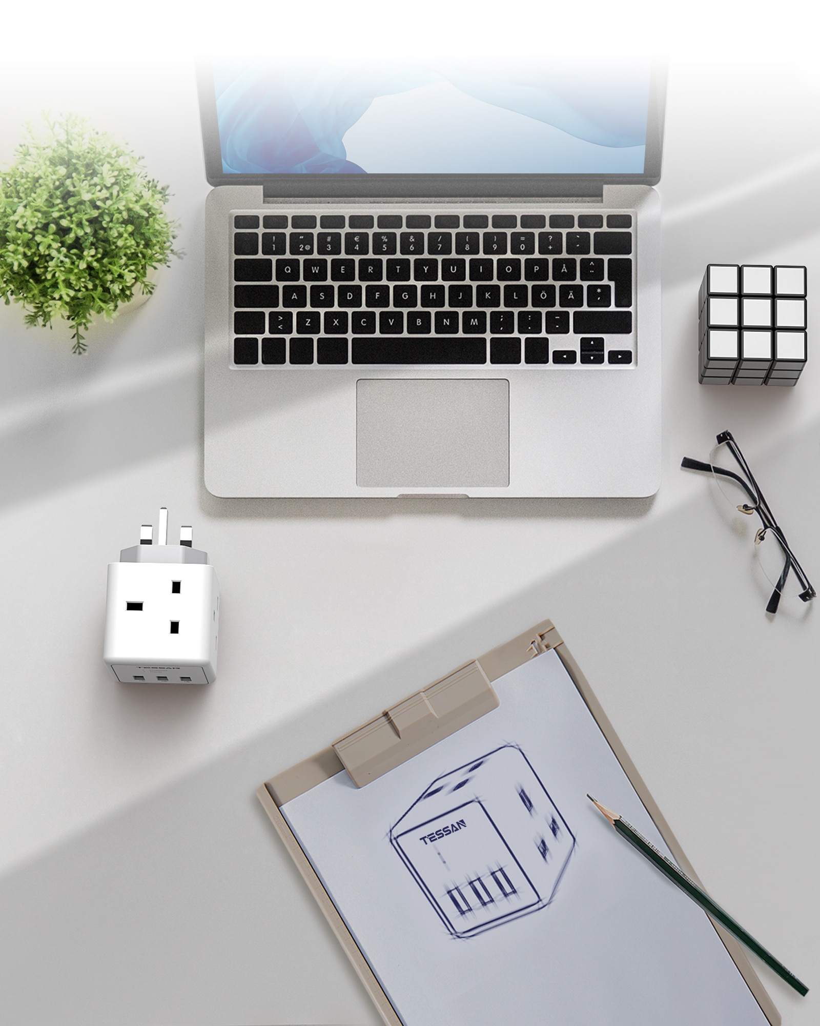 UK Power Strip with 3 USB Charging Ports and 2 Outlets Multi Sockets Wall Charger Electrical Plug 100-250V Adapter for Home