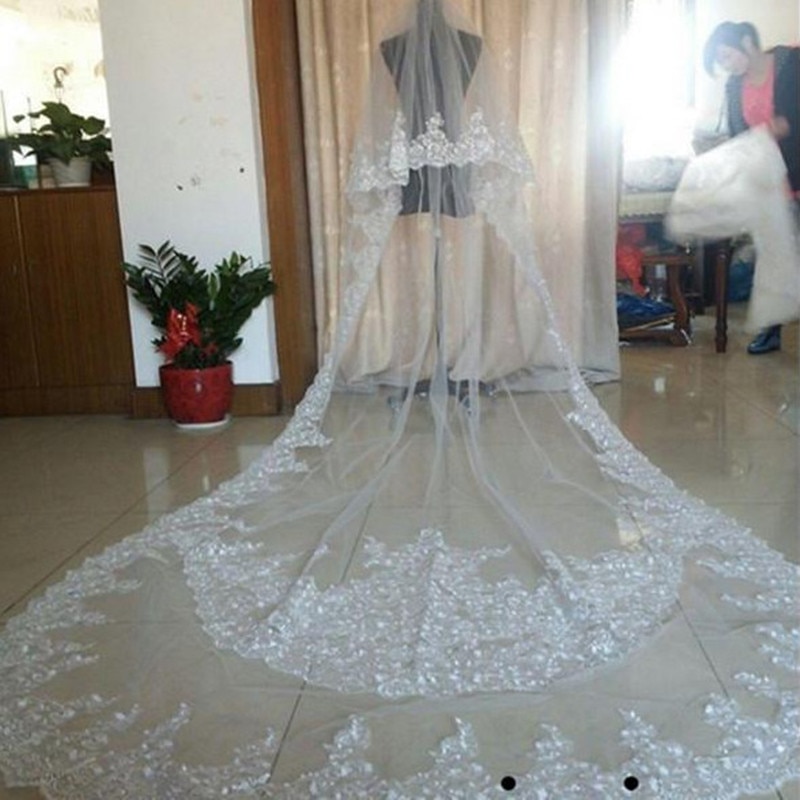 Luxe Real Afbeelding Wedding Veils Drie Meter Lange Veils Lace Applique Kristallen Twee Lagen Kathedraal Lengte Goedkope Bruidssluier