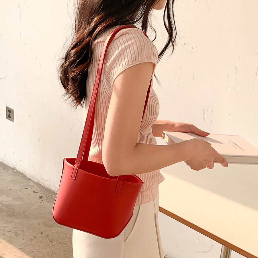 Bolso sencillo de un hombro para axila, bolso tipo cubo de cuero PU a la para mujer, bolso cuadrado pequeño rojo coreano para verano y otoño
