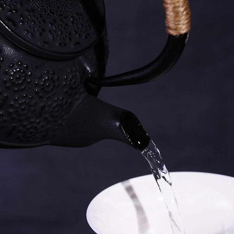 Japanese Cast Iron Teapot Kettle with Infuser / Strainer , Cherry Blossoms 30 Ounce ( 900 ml )