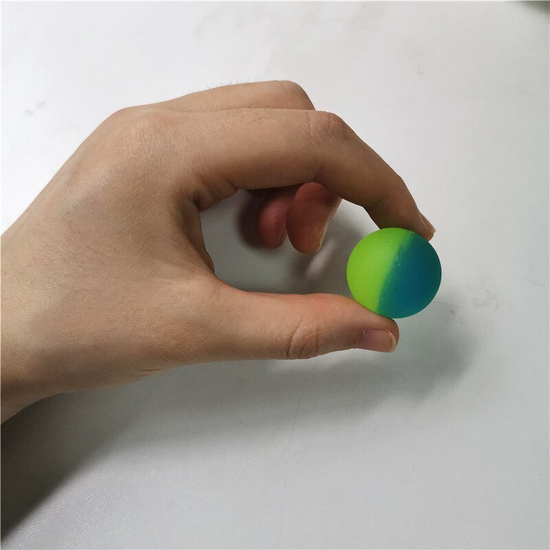 2.5 centimetri di gomma bicolore Gashapon che rimbalza palle rimbalzanti che saltano superficie opaca sport all&#39;aria aperta giocattoli divertenti per bambini