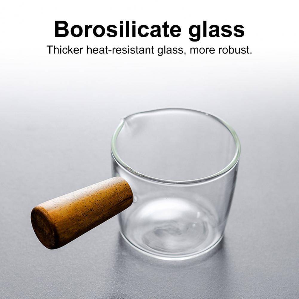 Transparent Glass Milk Jugs Glass Creamer Wood Handle Coffee Milk Frothing Pitcher Glass Milk Jug Pull Flower Cup for Coffee