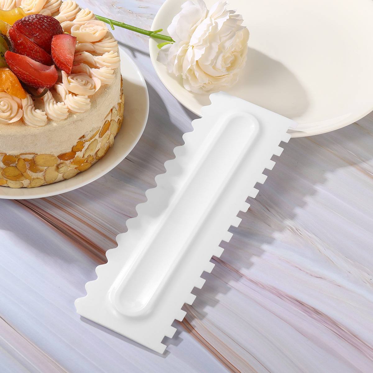 Cake Decorating Comb Cake Scraper Icing Smoother Plastic Confectionery Pastry Spatula Baking Tools for Cake Shop Home Bakeware
