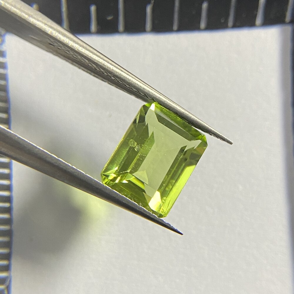 Meisidian A Octagon Cut 7X9mm 2 Carat Natural Peridot Stone