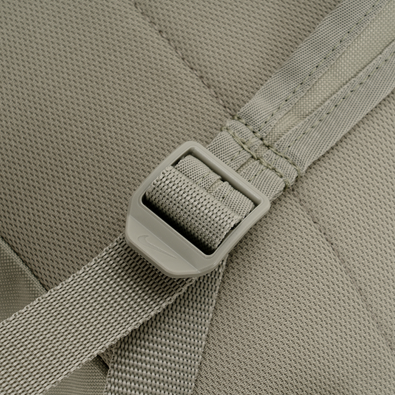 Torby męskie i damskie Nike, torby sportowe, plecaki turystyczne, plecaki szkolne dla uczniów, modne plecaki podróżne Ba6032-320