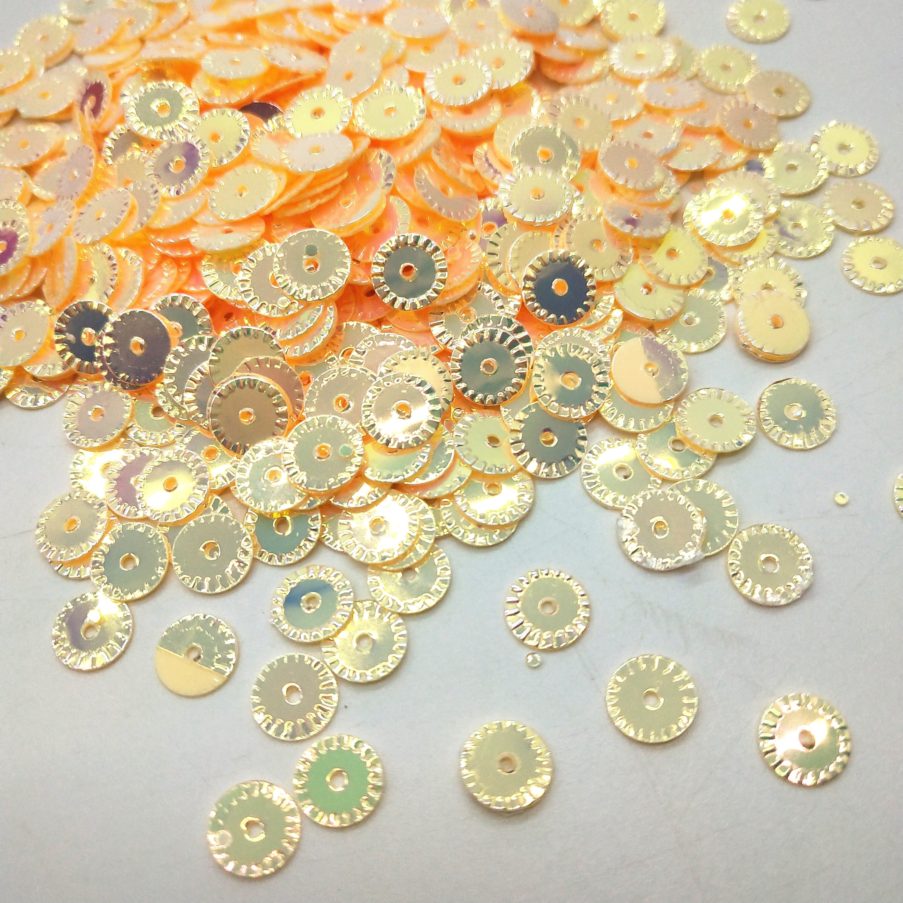 3000Pcs 6Mm Ronde Wiel Bloem Gold Plating Losse Pailletten Naaien Pvc Diy Paillette Beige Ab