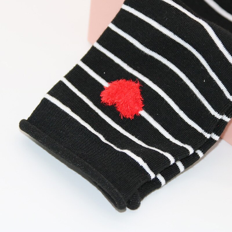 Kvinder sokker bomuld kvindelige stribet kærlighed hjerte print sokker krølle stablet mellemrør japansk kawaii søde sokker forår afslappede sokker: Sort