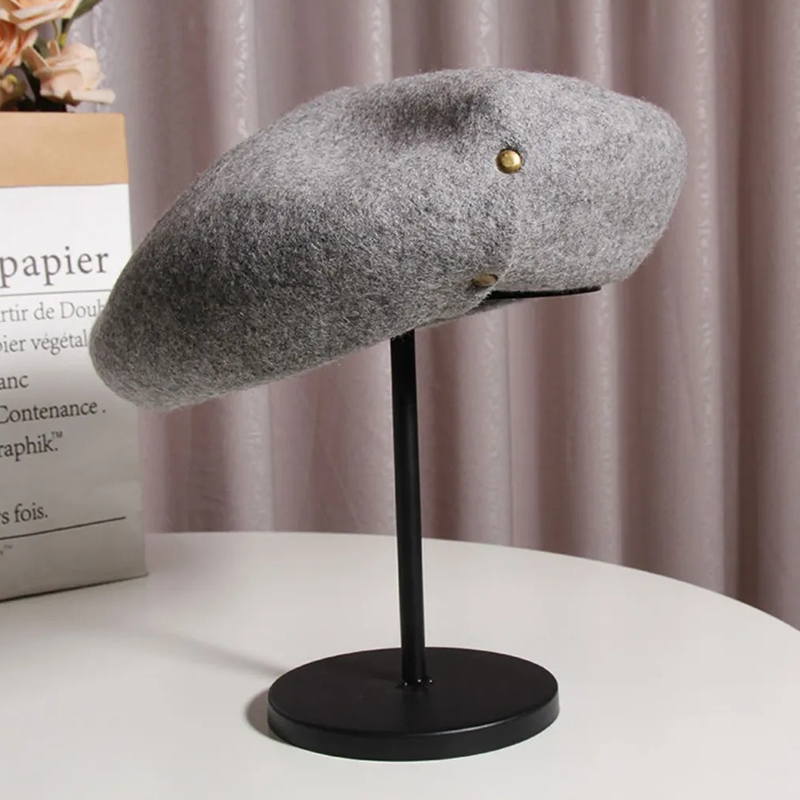 Women's Vintage French Artist Berets Soft Warm Woolen Metal Button Stylish Painter Beret Hats Cover Head Caps: Gray