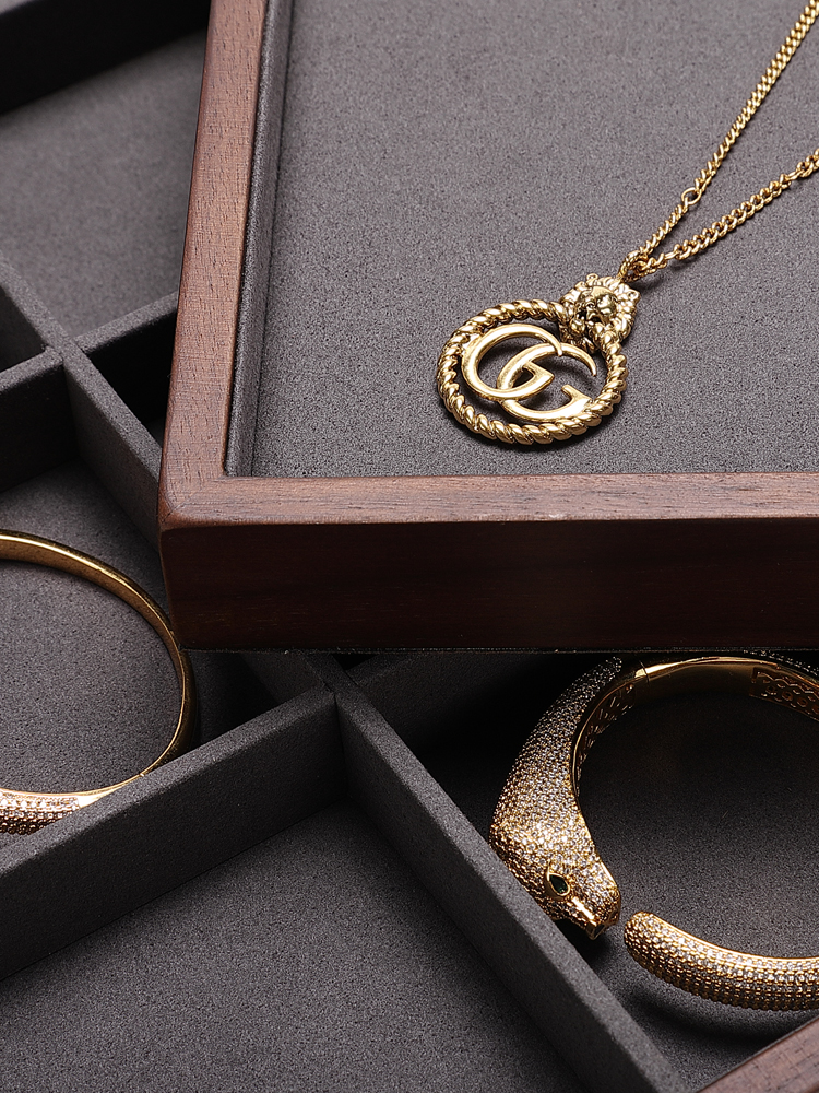 Schmuck-Präsentationstablett, Ring-Aufbewahrungstablett aus Walnussholz, Präsentationstablett für Halsketten und Armbänder, Schmucktablett