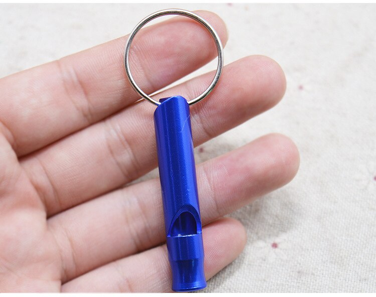 1 pcs Willekeurige Kleuren 4.5 cm Aluminium Papegaai Training Fluitje Fluit Draagbare Sleutelhanger Verstelbare Fluitje Alarm