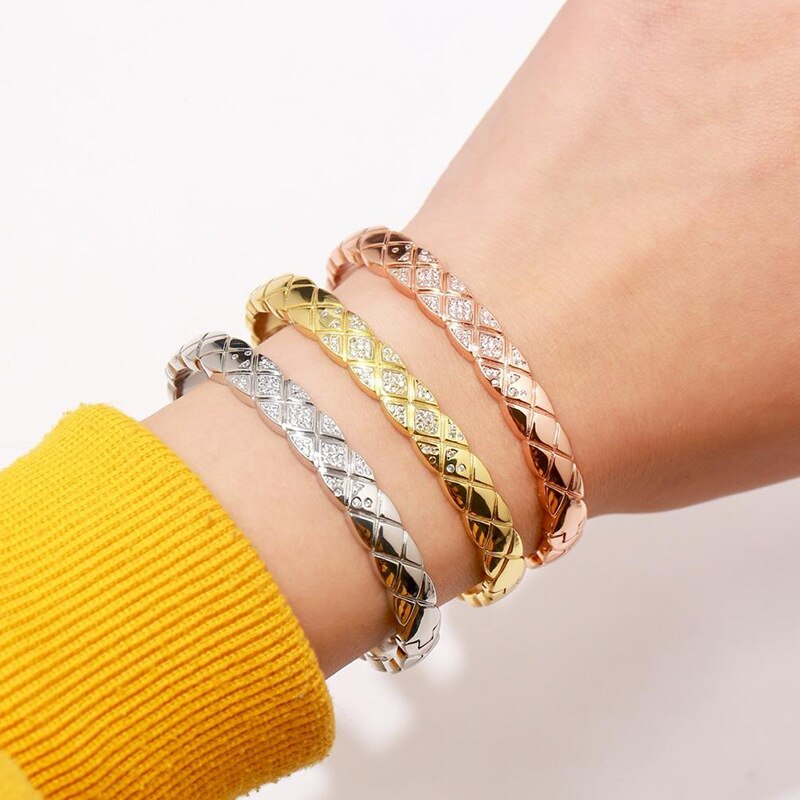 Branded bracelet jewelry independent style Exquisite simple retro diamond pattern personality style