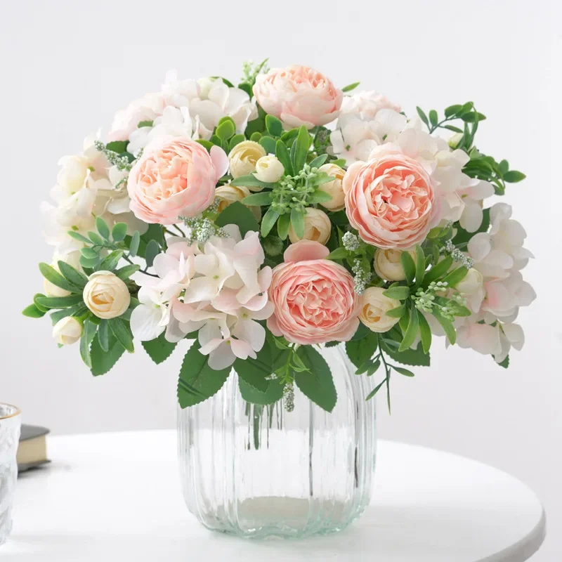 Blaue Seidensträuße, künstlicher Wald, Hortensie, Pfingstrosenknospe, Hochzeit, Braut, Handstrauß, Hausgarten, Schreibtisch, Blumenarrangement, Dekor