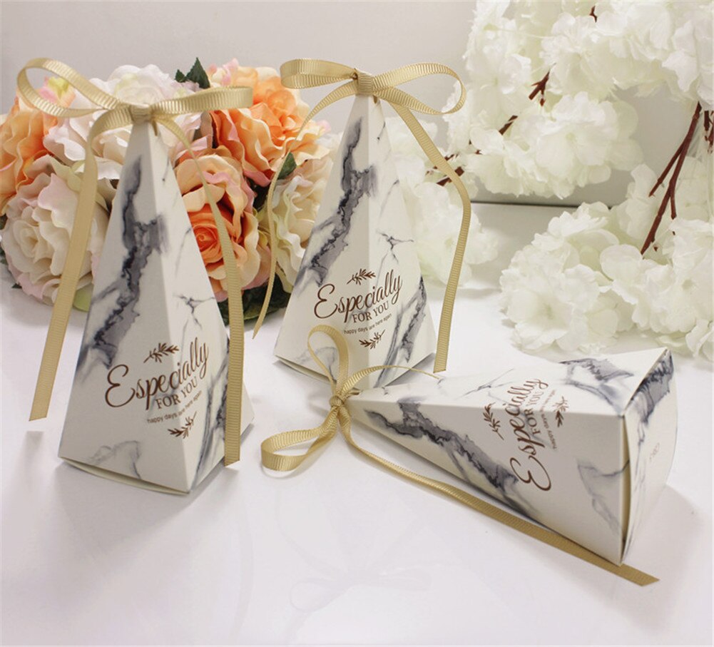 50Pcs Pyramid Shape Candy Boxes with Ribbon Wedding Birthday Party Favor GQ