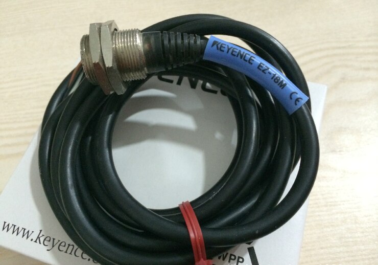 ORIGINAL KEYENCE Proximity Sensor Switch EZ-18M EZ18M
