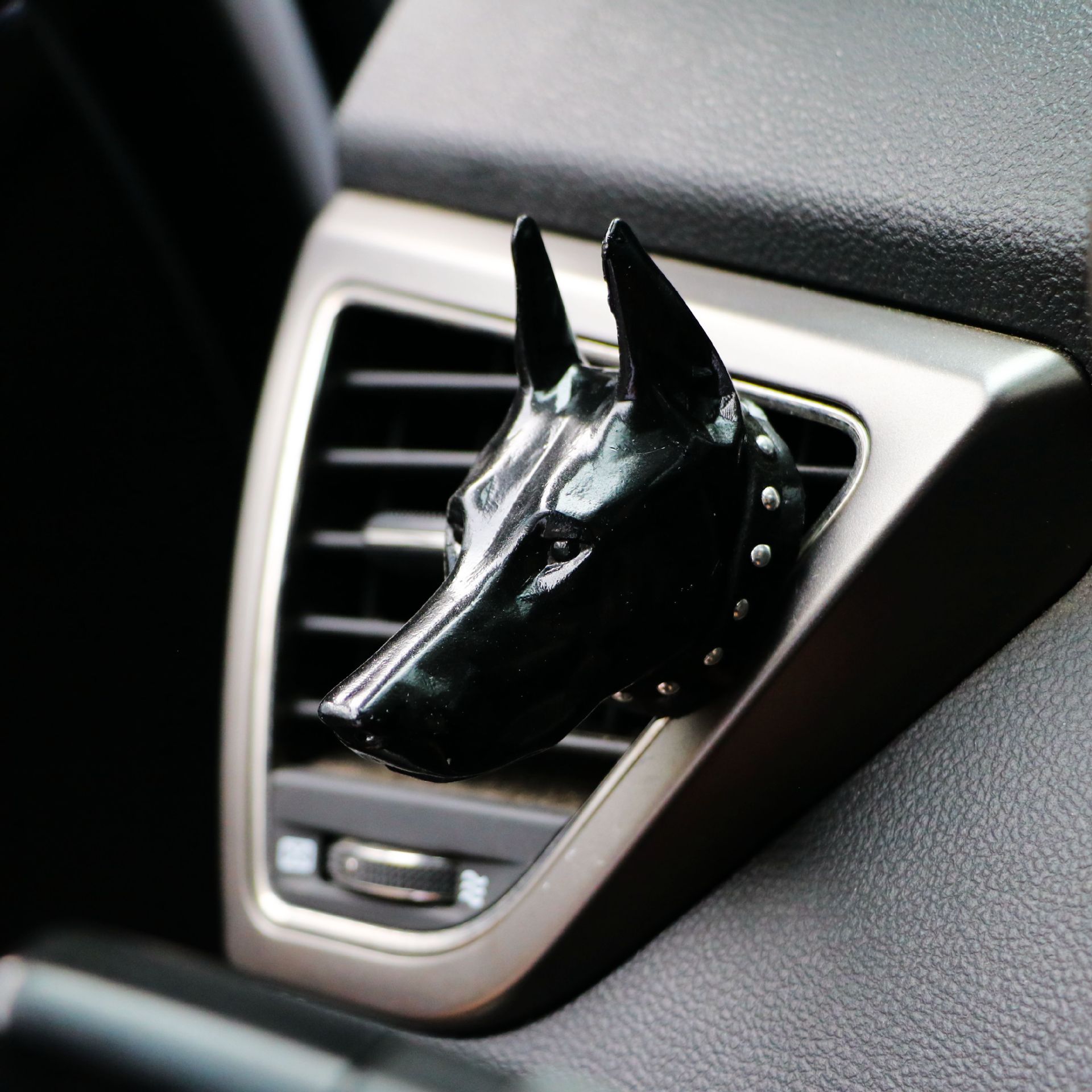 Dobermann Ornaments Car Vents Perfume Clip Air Freshener Automobile Interior Fragrance Decoration