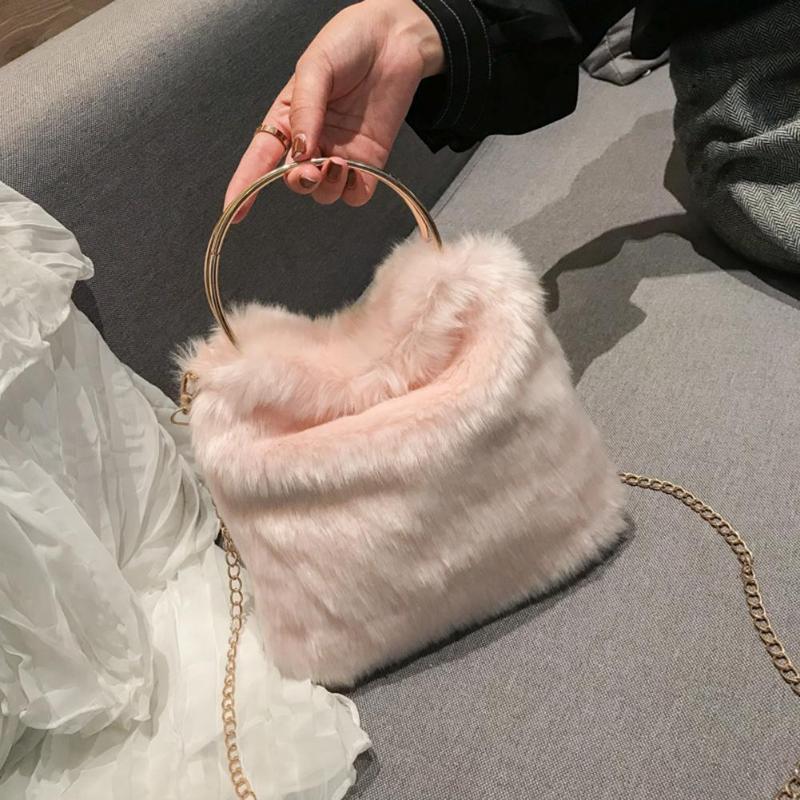 Offre spéciale sac à bandoulière moelleux doux épaule sacs à main femmes automne Shopping fourre-tout en peluche sac de messager loisirs quotidiens