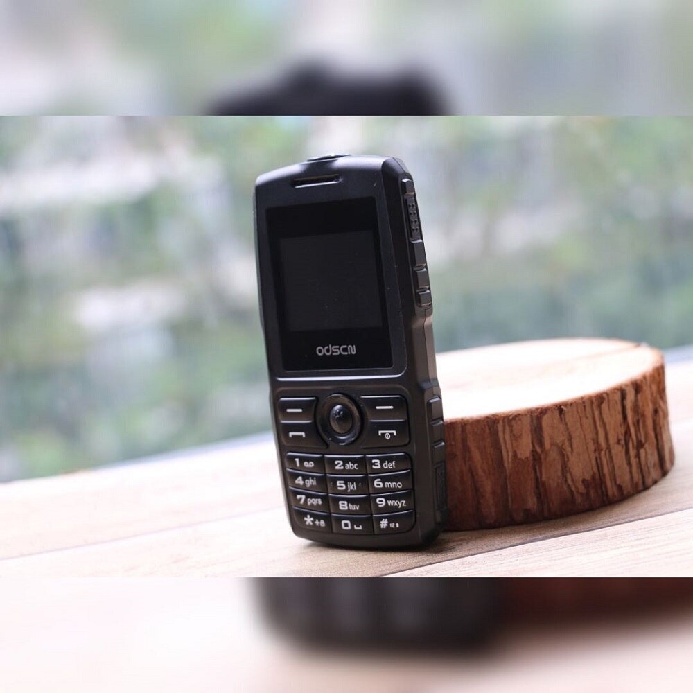 Téléphone portable fin et robuste, déverrouillé, whatsapp, ebook, bluetooth, appareil photo, lampe de poche, 3.5m prises jack, double sim, fm, clavier russe