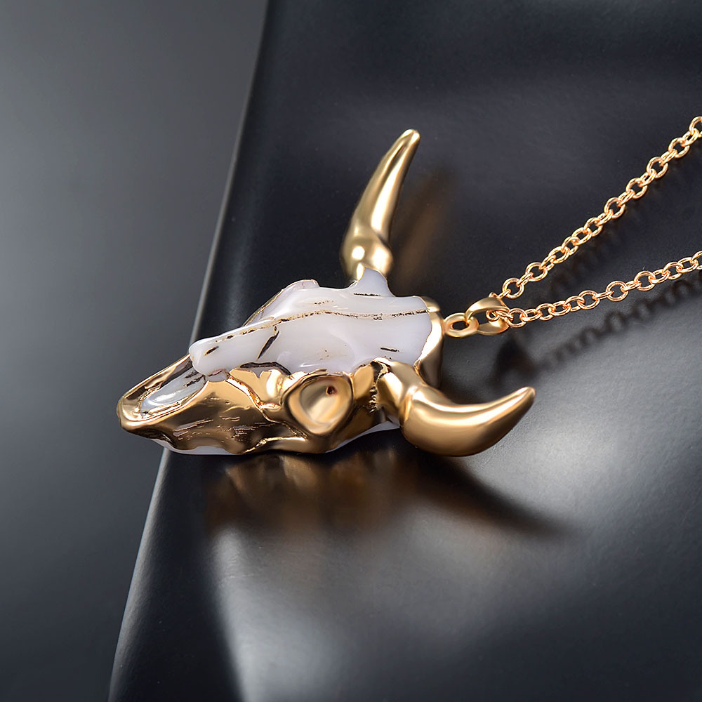 Collar con colgante de cabeza de ganado para hombre, cadena de cuello de suéter, amuleto de cuerno de toro, figura de calavera bovino envuelta de Metal bohemio, joyería