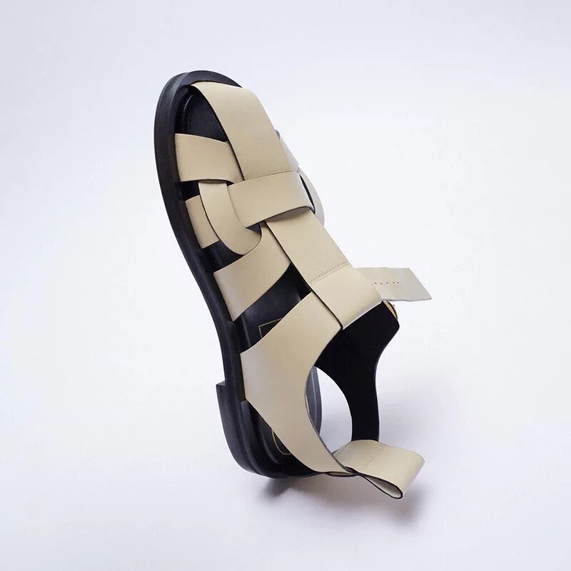 Sandalias de gladiador de cuero negro Retro para mujer, zapatos informales cerrados con tejido cruzado, zapatos planos de punta redonda para mujer, novedad de verano