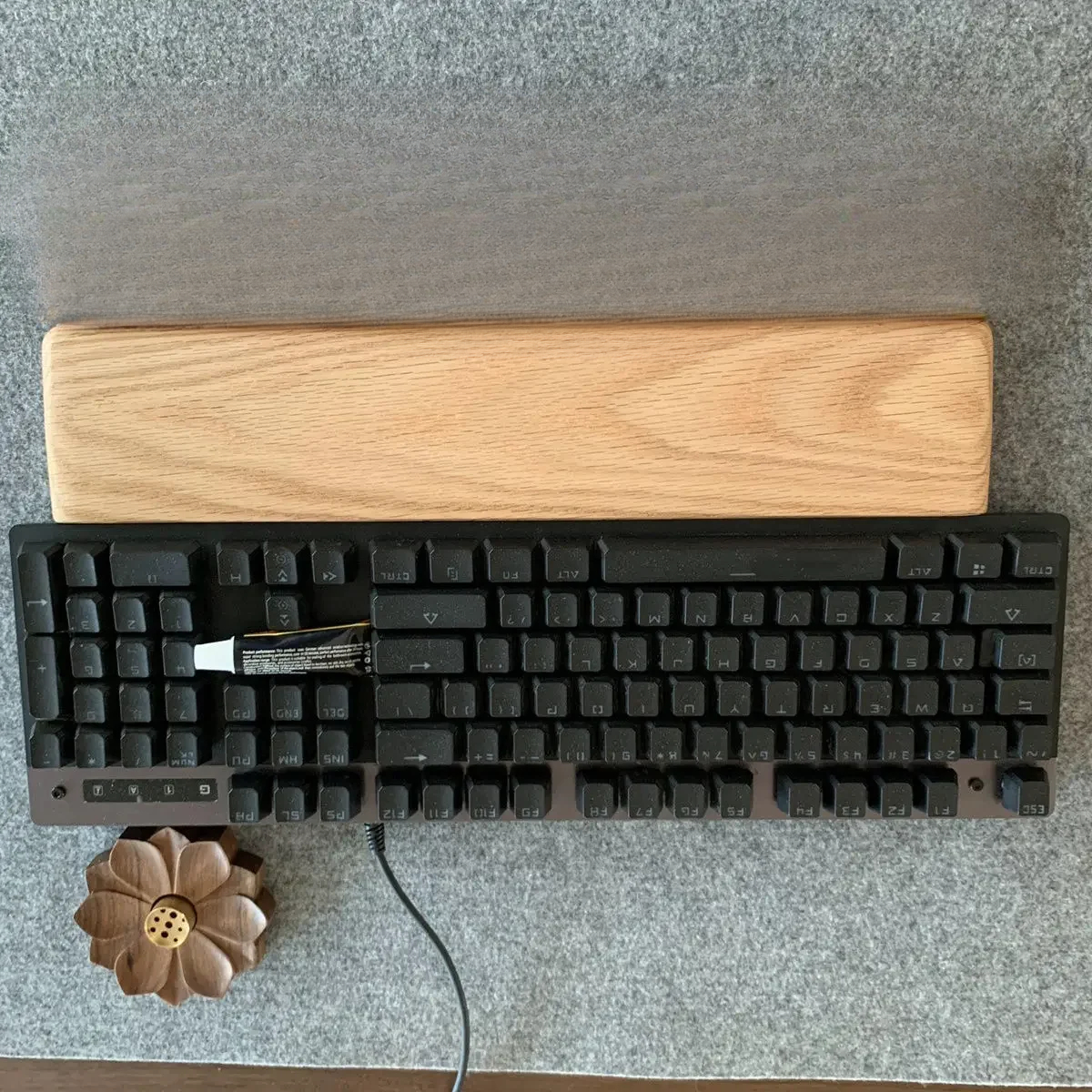 Black Walnut Mechanical Keyboard Wrist Rest Custom Gaming 60 75 87 98 104 Keys Ergonomic Thickened Rounded Corners Hand Rest: Gold / Brown Switch