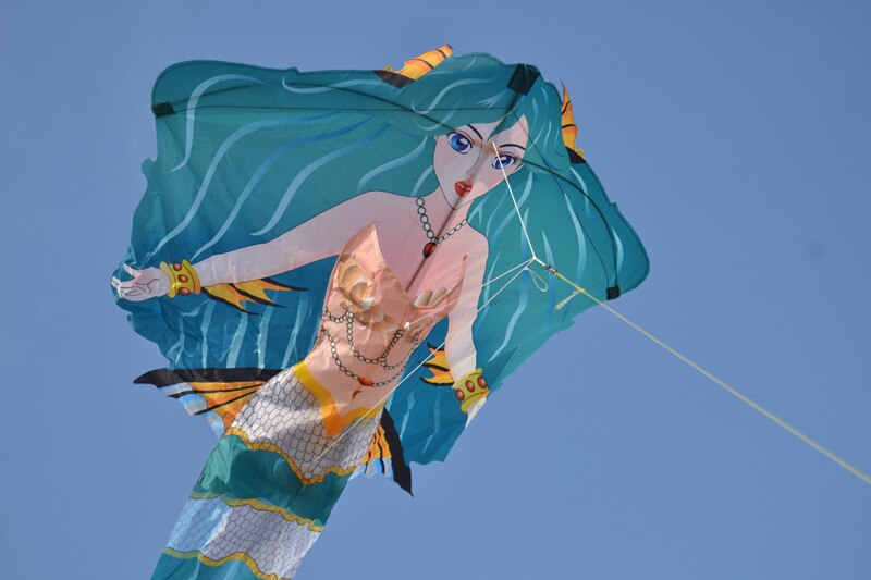 Cometas de juguete sirena acrobacias cometa cola larga juguete al aire libre cometa voladora niños/niñas de vuelo de cometas de
