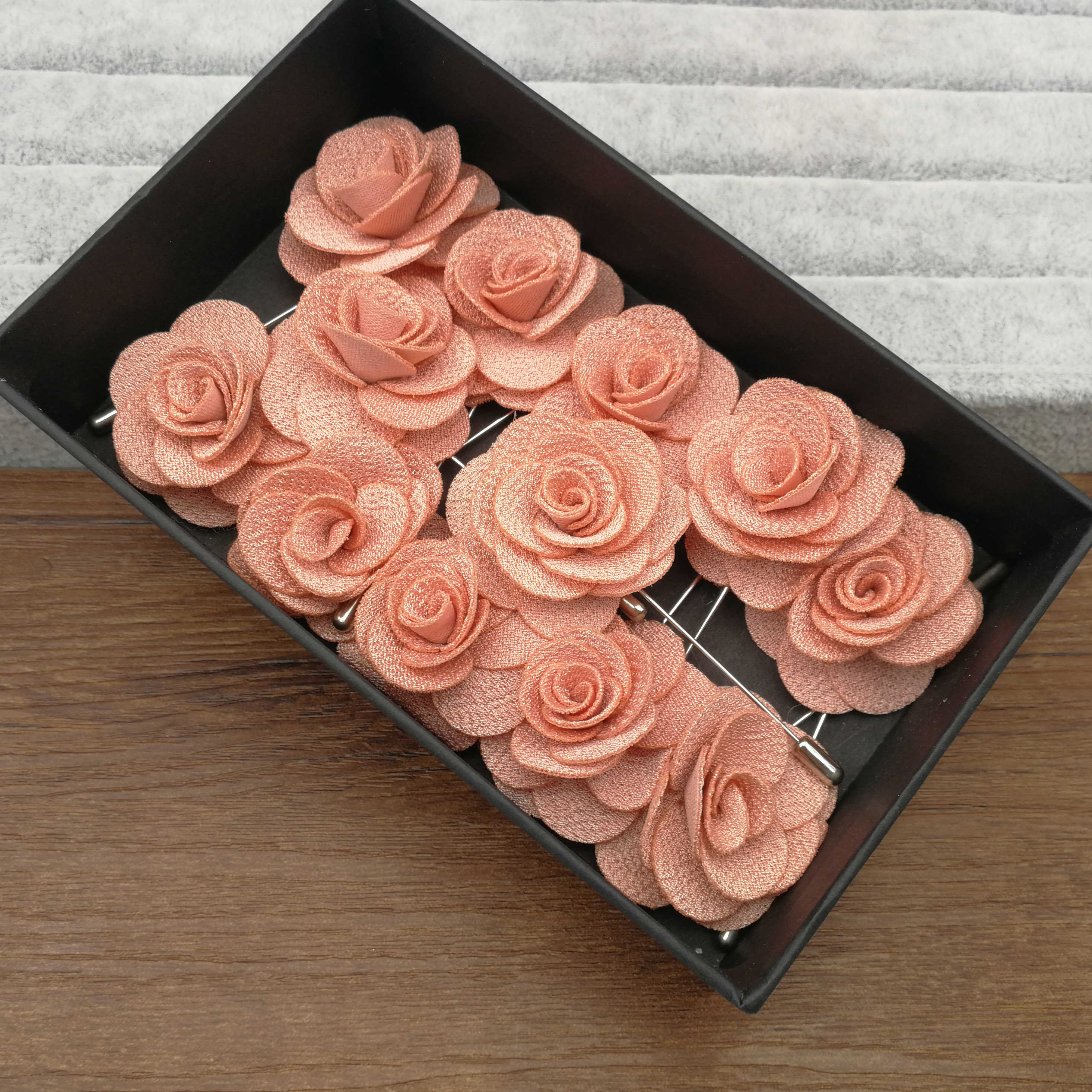 Broches à fleurs en tissu pour femmes, épingles de décoration pour costumes, épingles à revers pour hommes, accessoires pour costumes dans une boîte: Plaqué de cuivre antique