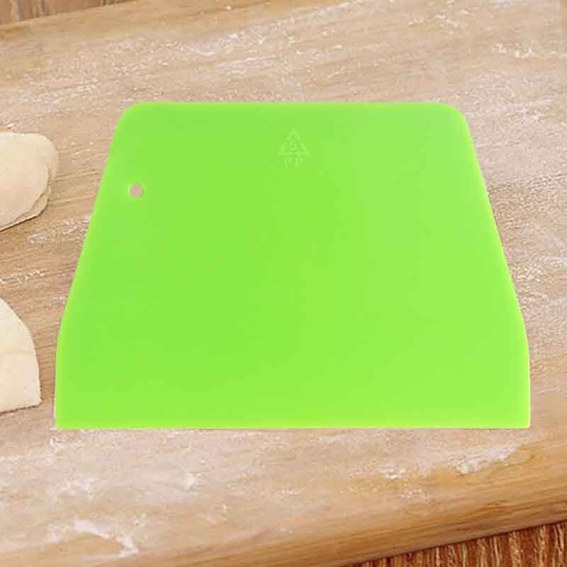 1Pcs Portable DIY Baking Tool Plastic Green Multifunction Pastry Cutter for Cake Dough Scraper Kitchen Accessories