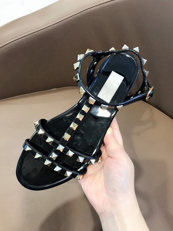 Sandalias romanas con remaches para mujer, zapatos de tacón plano de goma de PVC con punta abierta, estilo V de: black / 38