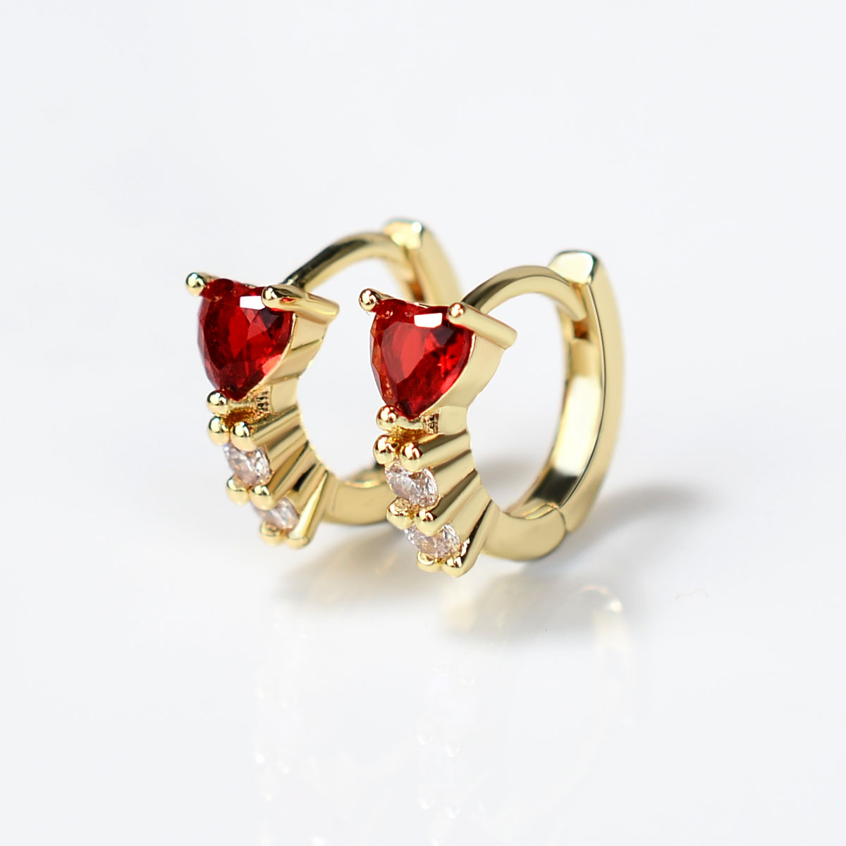 Pendientes Huggies púrpura blanco verde azul rojo corazón cuadrado Color plata pendientes de aro pequeños para mujeres niñas joyería de boda: Chapado en platino