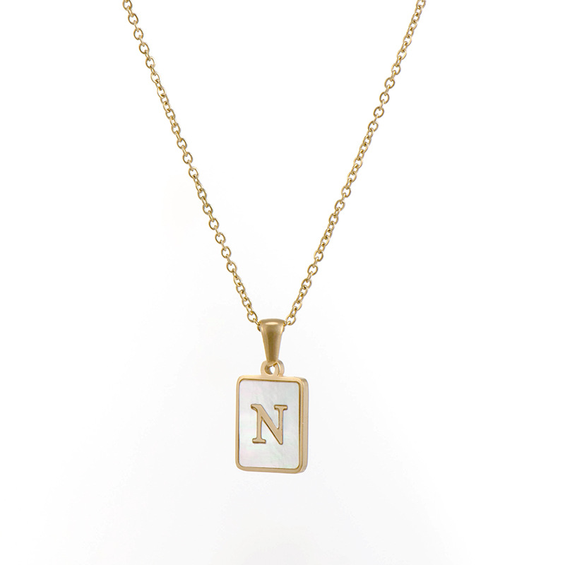 E.B.belle Collar con inicial minimalista de concha de nácar de acero inoxidable sin deslustre, collar con letras chapadas en oro para mujer