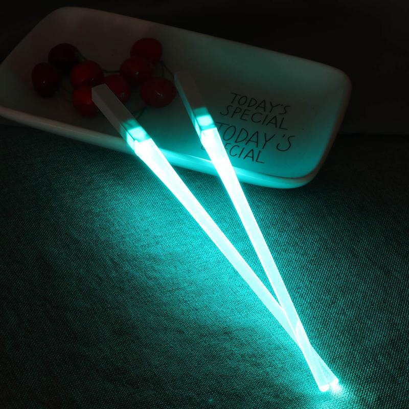 1 Pair of Light Up LED Lightsaber Chopsticks Durable Lightweight Portable BPA Free and Food Safe (Red): Picture 1