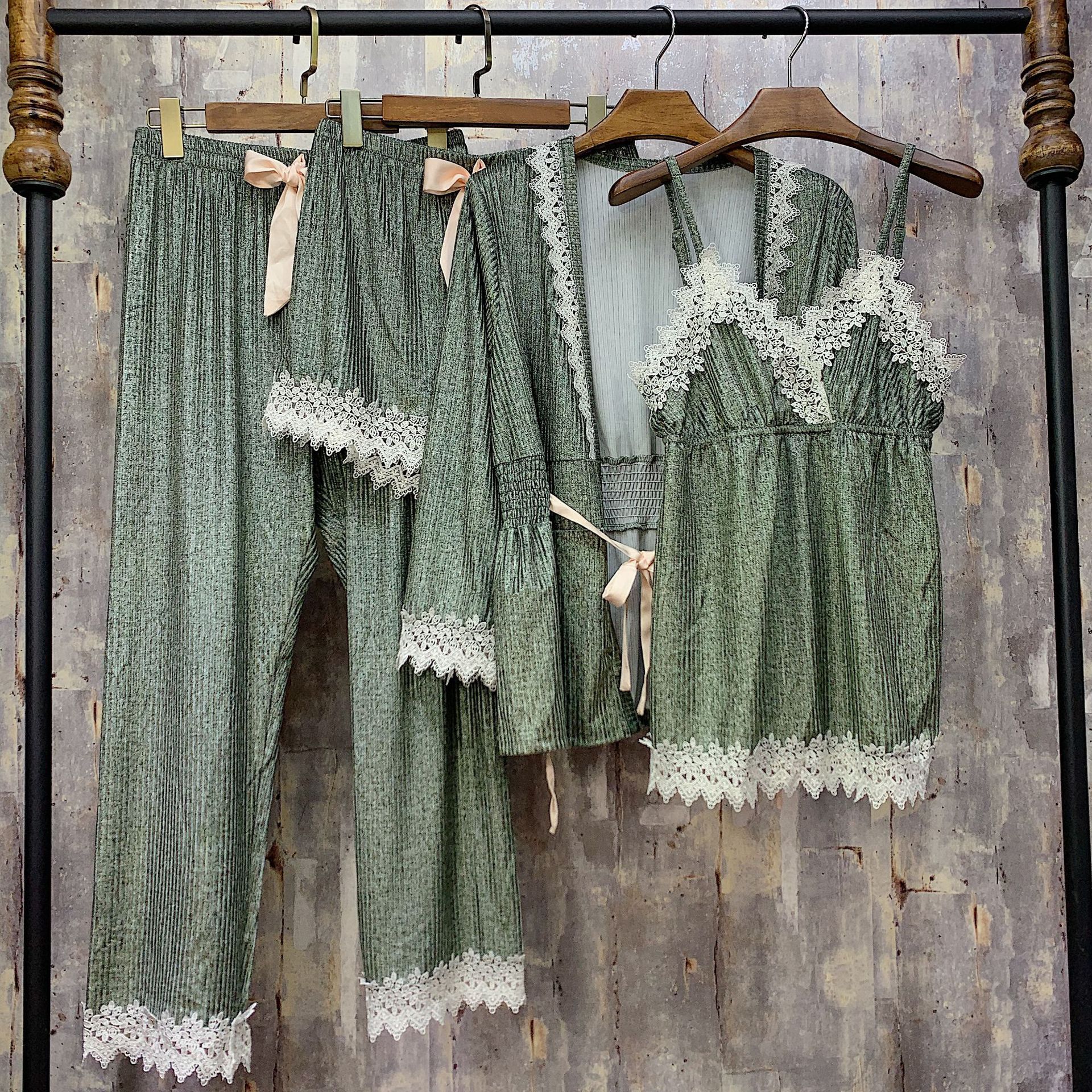De vierdelige herfst- en winterpyjama's, comfortabele en sexy kanten pyjama's voor thuis, nachtkleding