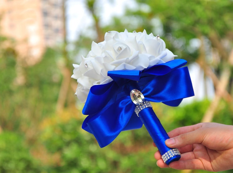 AYiCuthia Romantische Bruiloft Boeket Bruid Bruidsmeisje Bruiloft Decoratie Foam Bloemen Rose Bruidsboeket White Satin Holding S30