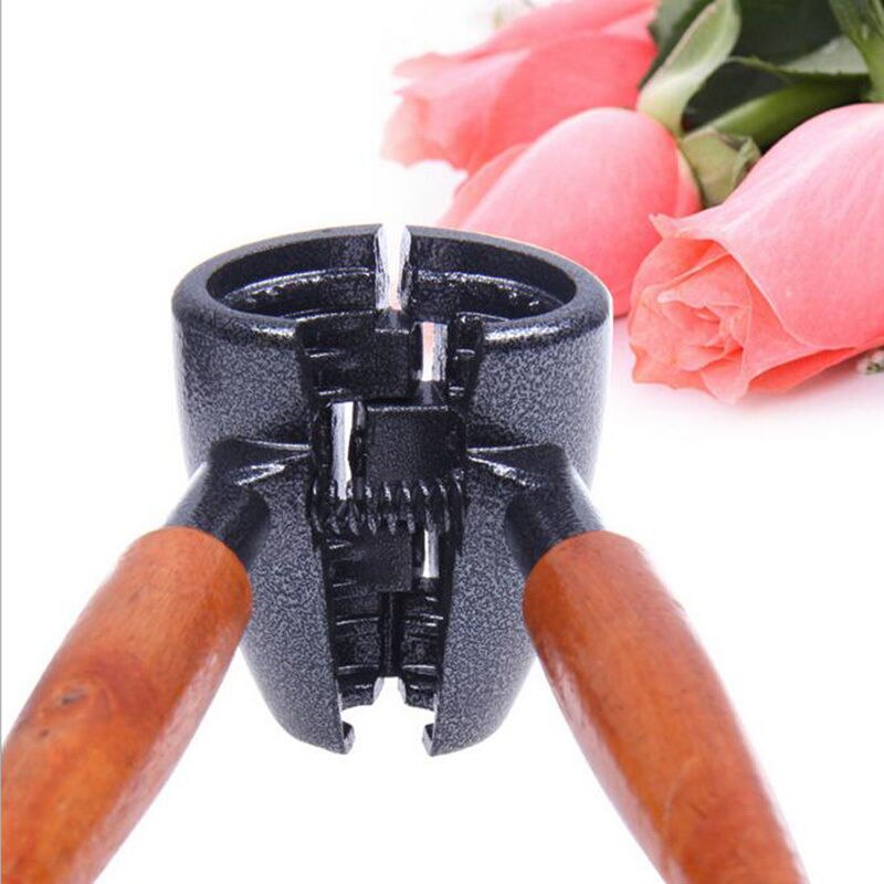 Metal Manual clip walnut nuts safe convenient Wooden Handle Walnut Cracker Nutcracker Sheller Nut Opener Kitchen Tool Plier