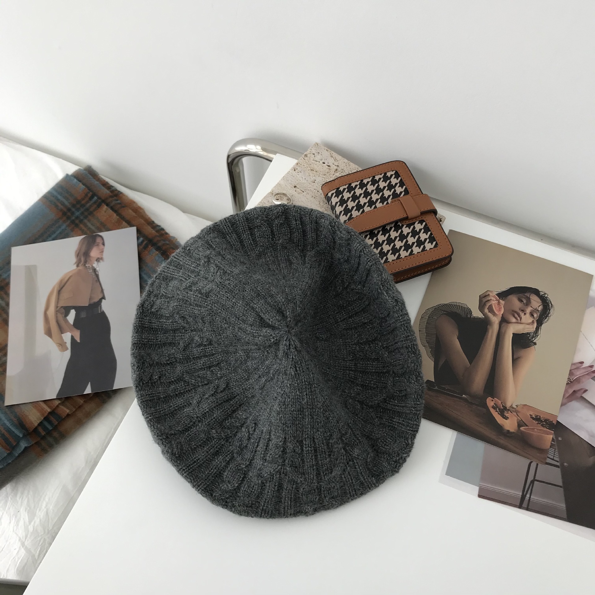 Autumn and Winter Red Beret Female Korean Version Ins Painter Hat Literary Retro Outdoor Warm Hat: Dark Gray