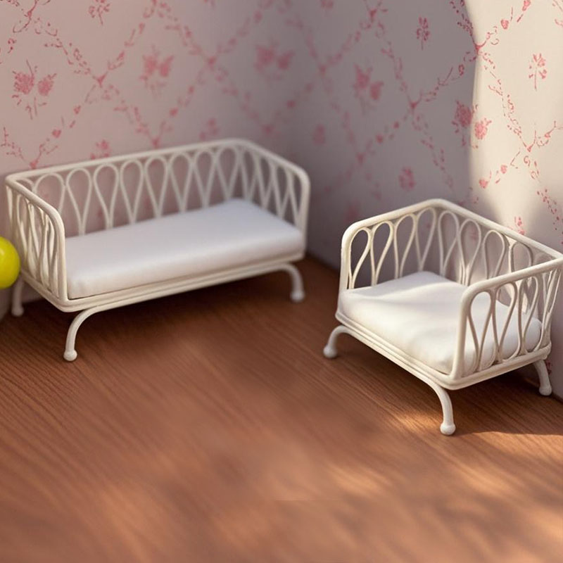 Witte metalen enkele en dubbele banken met witte kussens, minimalistische stijl, schaal 1:12, voor BJD/Ob11/pretend meubeldecor: Ivoor