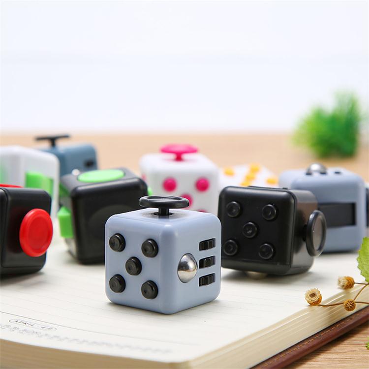 Decompression Dice Decompression Ring Cube Relieves Stress and Anxiety Cube for Children and Adults: Any color