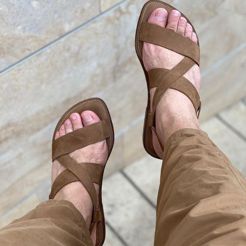 Sandalias de piel sintética para hombre, zapatos de suela plana de ante, Color sólido, para ocio, vacaciones en la playa, simples, ligeras, antideslizantes, clásicas, KA940