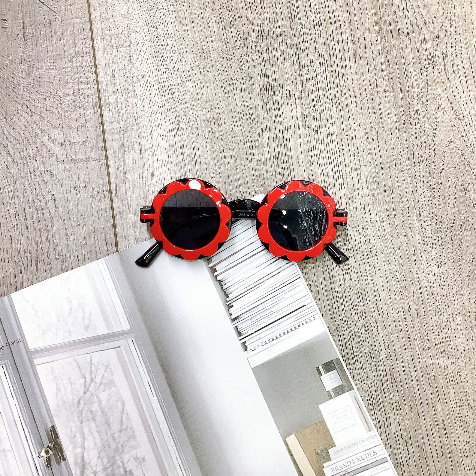 Gafas de sol con forma de flores para niño y niña, lentes de sol redondas a la , Vintage, protección UV, clásicas, 2022: Negro